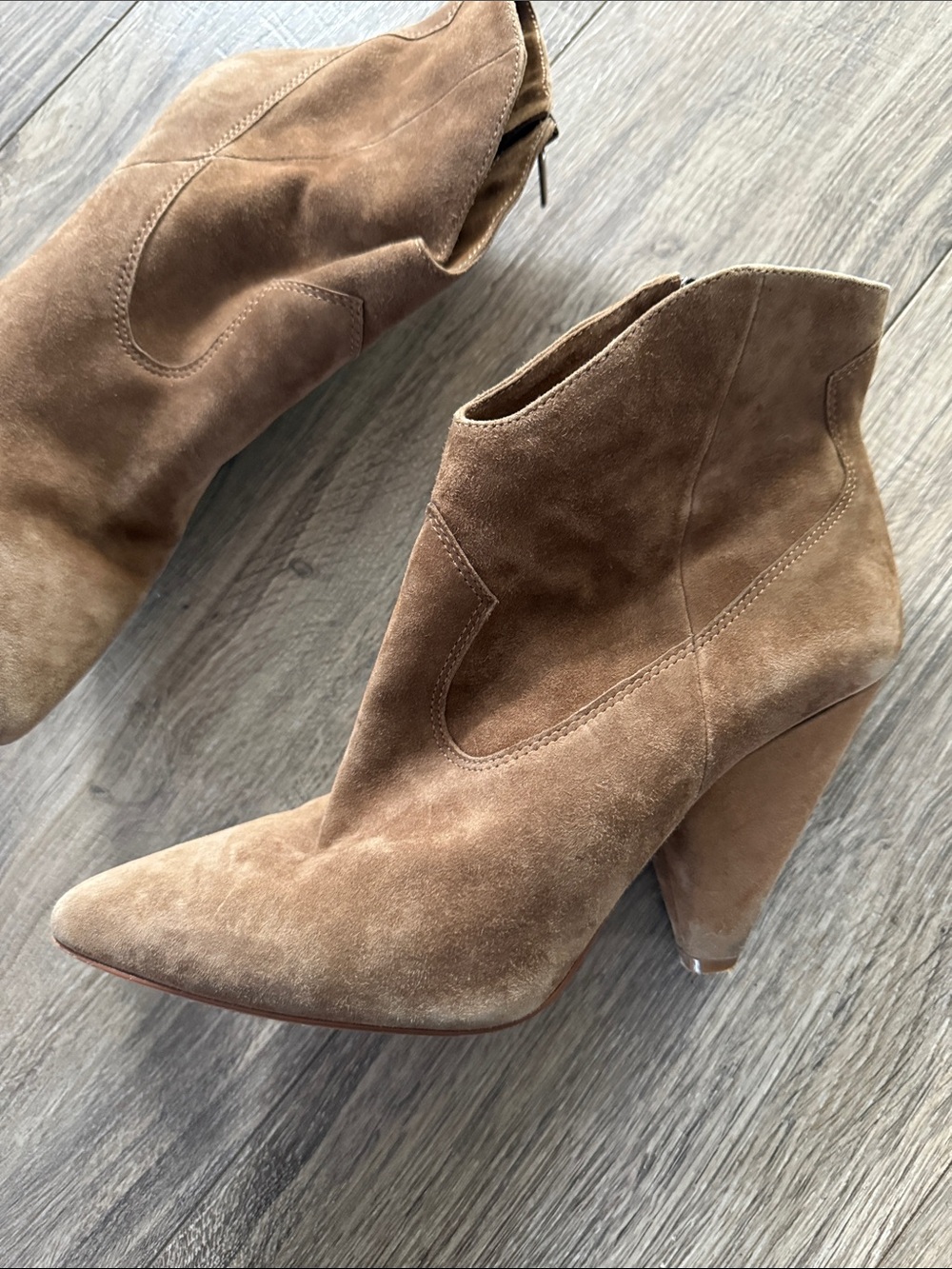 Vince Camuto Suede Pointed-Toe Ankle Boots in Brown sz 8/5